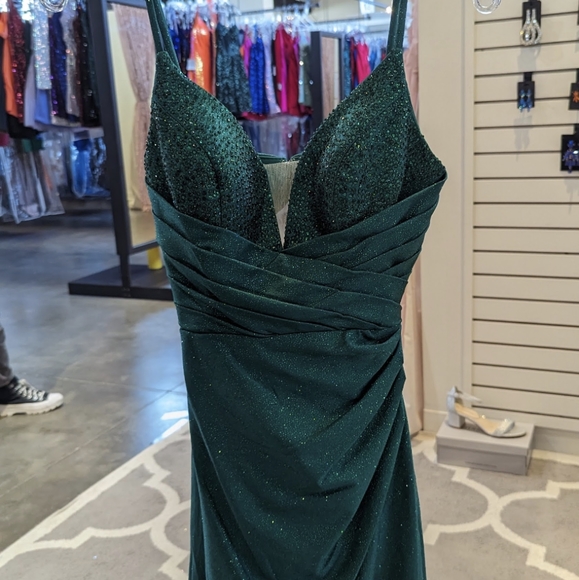 Emerald Green Formal dress size 0 - Picture 3 of 4